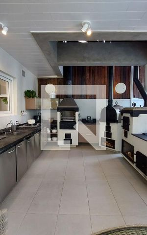 Casa à venda com 349m², 5 quartos e 4 vagas Casa à venda com 349m², 5 quartos e 4 vagasCozinha