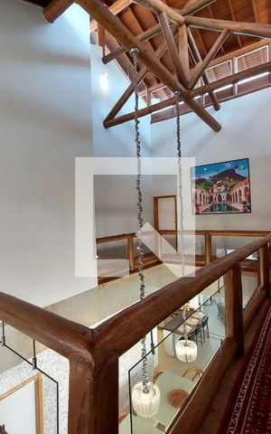Casa à venda com 349m², 5 quartos e 4 vagas Casa à venda com 349m², 5 quartos e 4 vagasCorredor para os quartos