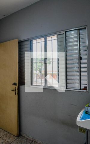 Casa à venda com 230m², 4 quartos e 2 vagas Casa à venda com 230m², 4 quartos e 2 vagasQuarto