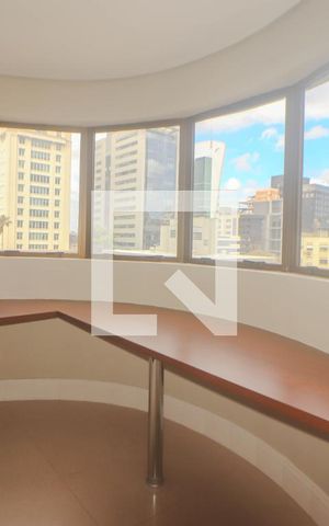Apartamento à venda com 277m², 3 quartos e 4 vagas Apartamento à venda com 277m², 3 quartos e 4 vagasEscritório