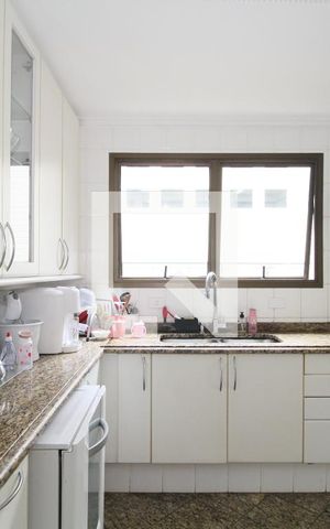 Apartamento para alugar com 286m², 3 quartos e 3 vagasCozinha - Armários