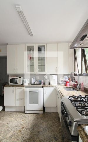 Apartamento para alugar com 286m², 3 quartos e 3 vagasCozinha - Armários