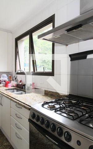 Apartamento para alugar com 286m², 3 quartos e 3 vagasCozinha - Armários