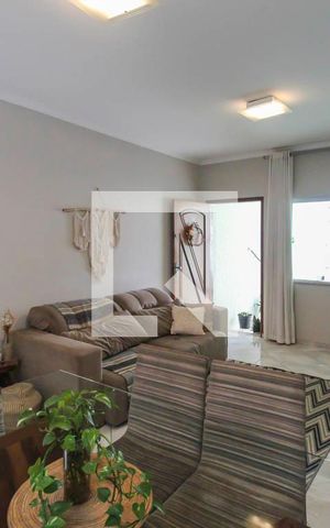 Casa à venda com 117m², 3 quartos e 2 vagas Casa à venda com 117m², 3 quartos e 2 vagasSala