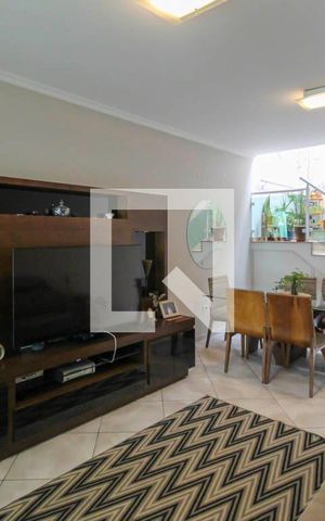 Casa à venda com 117m², 3 quartos e 2 vagas Casa à venda com 117m², 3 quartos e 2 vagasSala