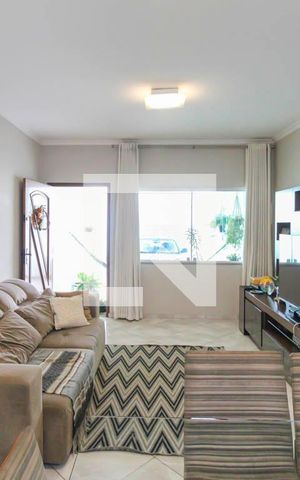 Casa à venda com 117m², 3 quartos e 2 vagas Casa à venda com 117m², 3 quartos e 2 vagasSala