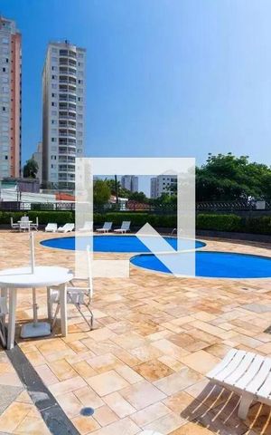 Apartamento à venda com 199m², 2 quartos e 2 vagas Apartamento à venda com 199m², 2 quartos e 2 vagasÁrea comum - Piscina