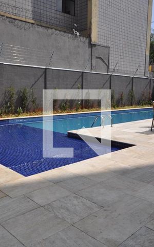Apartamento à venda com 36m², 2 quartos e sem vagaÁrea comum - Piscina