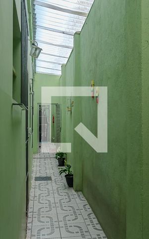 Casa à venda com 215m², 5 quartos e 2 vagas Casa à venda com 215m², 5 quartos e 2 vagasCorredor externo