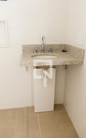 Apartamento à venda com 95m², 2 quartos e 2 vagas Apartamento à venda com 95m², 2 quartos e 2 vagasBanheiro da Suíte 1