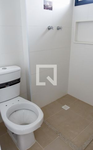 Apartamento à venda com 95m², 2 quartos e 2 vagas Apartamento à venda com 95m², 2 quartos e 2 vagasBanheiro da Suíte 1