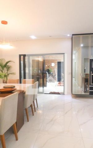 Casa de condomínio para alugar com 285m², 4 quartos e 2 vagas Casa de condomínio para alugar com 285m², 4 quartos e 2 vagasSala