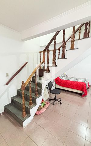 Casa à venda com 200m², 3 quartos e 2 vagas Casa à venda com 200m², 3 quartos e 2 vagasSala