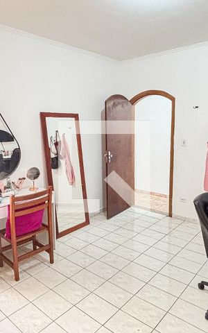 Casa à venda com 200m², 3 quartos e 2 vagas Casa à venda com 200m², 3 quartos e 2 vagasQuarto 2