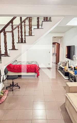 Casa à venda com 200m², 3 quartos e 2 vagas Casa à venda com 200m², 3 quartos e 2 vagasSala