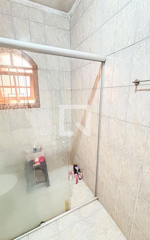 Casa à venda com 200m², 3 quartos e 2 vagas Casa à venda com 200m², 3 quartos e 2 vagasBanheiro 1