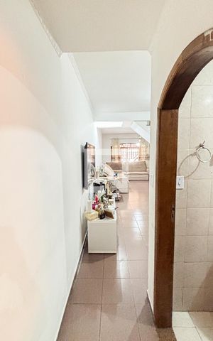 Casa à venda com 200m², 3 quartos e 2 vagas Casa à venda com 200m², 3 quartos e 2 vagasCorredor