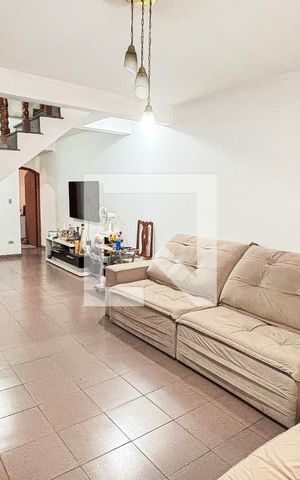 Casa à venda com 200m², 3 quartos e 2 vagas Casa à venda com 200m², 3 quartos e 2 vagasSala
