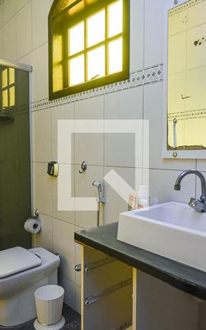 Casa à venda com 900m², 4 quartos e 4 vagas Casa à venda com 900m², 4 quartos e 4 vagasQuarto 3
