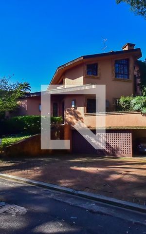 Casa para alugar com 1000m², 4 quartos e 6 vagasFachada