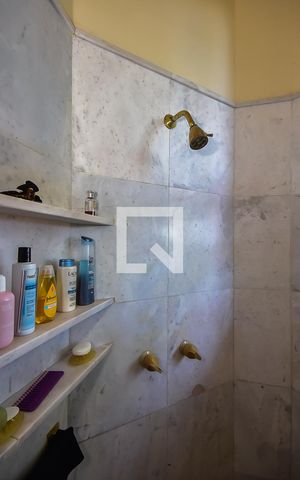 Casa para alugar com 1000m², 4 quartos e 6 vagasChuveiro do Banheiro da Suíte 4
