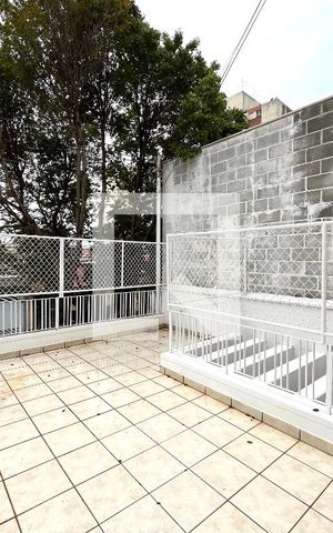 Casa à venda com 200m², 5 quartos e 3 vagas Casa à venda com 200m², 5 quartos e 3 vagasVaranda