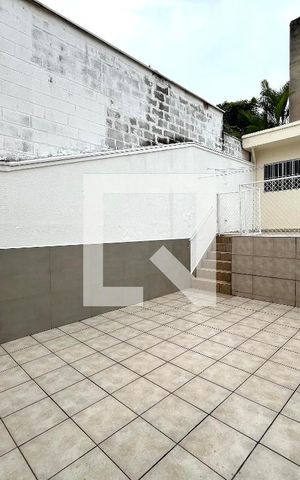 Casa à venda com 200m², 5 quartos e 3 vagas Casa à venda com 200m², 5 quartos e 3 vagasQuintal