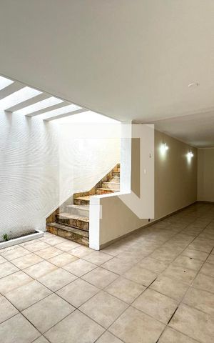 Casa à venda com 200m², 5 quartos e 3 vagas Casa à venda com 200m², 5 quartos e 3 vagasGaragem