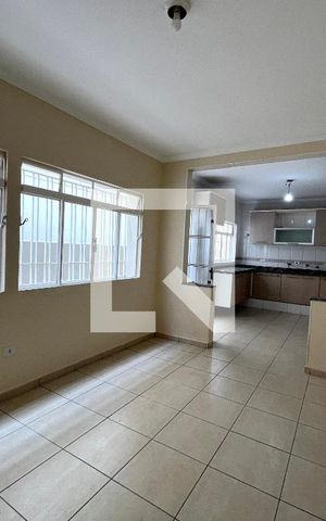 Casa à venda com 200m², 5 quartos e 3 vagas Casa à venda com 200m², 5 quartos e 3 vagasCopa
