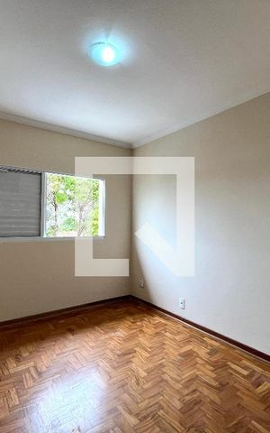 Casa à venda com 200m², 5 quartos e 3 vagas Casa à venda com 200m², 5 quartos e 3 vagasQuarto 3