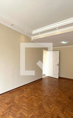 Casa à venda com 200m², 5 quartos e 3 vagas Casa à venda com 200m², 5 quartos e 3 vagasSala