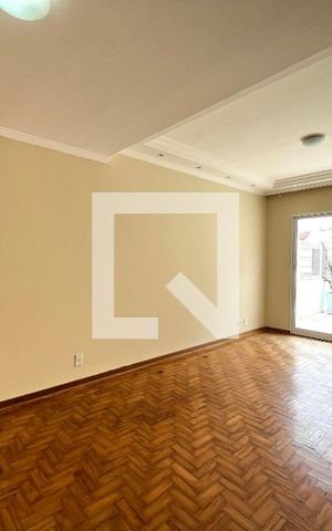 Casa à venda com 200m², 5 quartos e 3 vagas Casa à venda com 200m², 5 quartos e 3 vagasSala