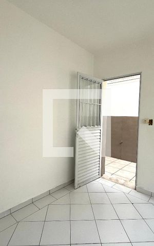 Casa à venda com 200m², 5 quartos e 3 vagas Casa à venda com 200m², 5 quartos e 3 vagasQuarto 4