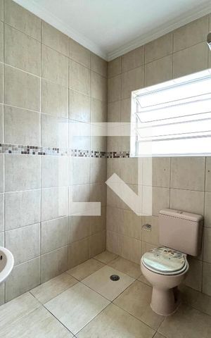 Casa à venda com 200m², 5 quartos e 3 vagas Casa à venda com 200m², 5 quartos e 3 vagasBanheiro Corredor