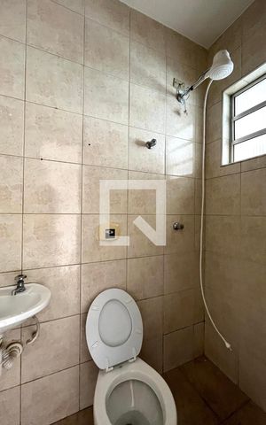 Casa à venda com 200m², 5 quartos e 3 vagas Casa à venda com 200m², 5 quartos e 3 vagasBanheiro de serviço