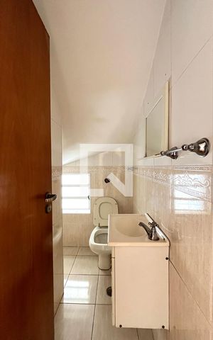 Casa à venda com 200m², 5 quartos e 3 vagas Casa à venda com 200m², 5 quartos e 3 vagasLavabo