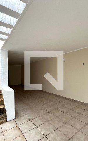 Casa à venda com 200m², 5 quartos e 3 vagas Casa à venda com 200m², 5 quartos e 3 vagasGaragem