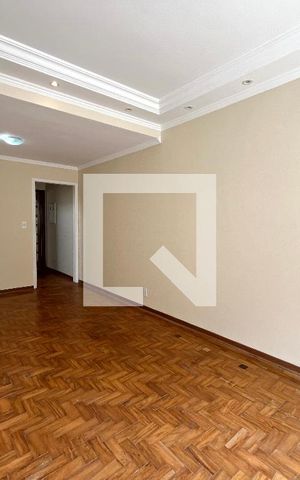 Casa à venda com 200m², 5 quartos e 3 vagas Casa à venda com 200m², 5 quartos e 3 vagasSala