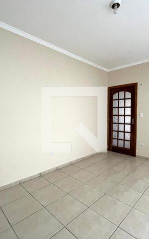 Casa à venda com 200m², 5 quartos e 3 vagas Casa à venda com 200m², 5 quartos e 3 vagasCopa