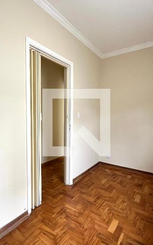 Casa à venda com 200m², 5 quartos e 3 vagas Casa à venda com 200m², 5 quartos e 3 vagasQuarto 2