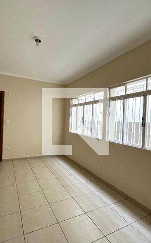 Casa à venda com 200m², 5 quartos e 3 vagas Casa à venda com 200m², 5 quartos e 3 vagasCopa