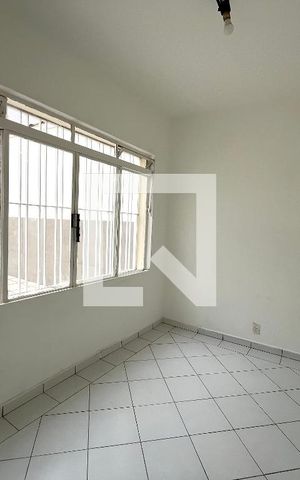 Casa à venda com 200m², 5 quartos e 3 vagas Casa à venda com 200m², 5 quartos e 3 vagasQuarto 4