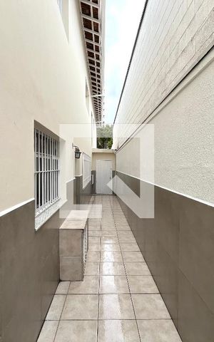 Casa à venda com 200m², 5 quartos e 3 vagas Casa à venda com 200m², 5 quartos e 3 vagasÁrea externa