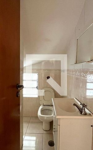Casa à venda com 200m², 5 quartos e 3 vagas Casa à venda com 200m², 5 quartos e 3 vagasLavabo