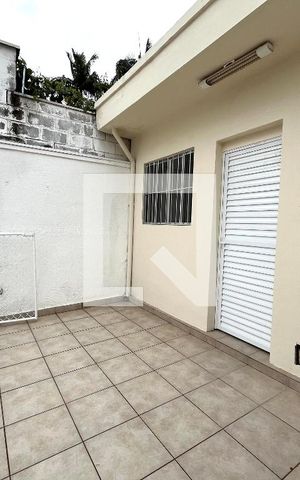 Casa à venda com 200m², 5 quartos e 3 vagas Casa à venda com 200m², 5 quartos e 3 vagasQuintal