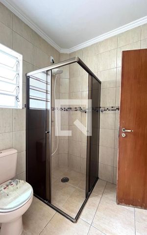 Casa à venda com 200m², 5 quartos e 3 vagas Casa à venda com 200m², 5 quartos e 3 vagasBanheiro Corredor