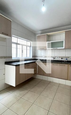 Casa à venda com 200m², 5 quartos e 3 vagas Casa à venda com 200m², 5 quartos e 3 vagasCozinha