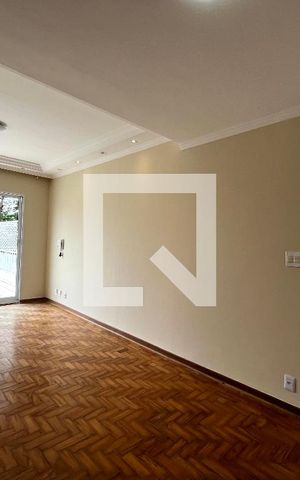 Casa à venda com 200m², 5 quartos e 3 vagas Casa à venda com 200m², 5 quartos e 3 vagasSala