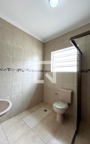 Casa à venda com 200m², 5 quartos e 3 vagas Casa à venda com 200m², 5 quartos e 3 vagasBanheiro Corredor