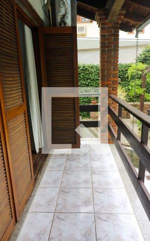 Casa à venda com 300m², 3 quartos e 4 vagas Casa à venda com 300m², 3 quartos e 4 vagasSacada da Suíte 1